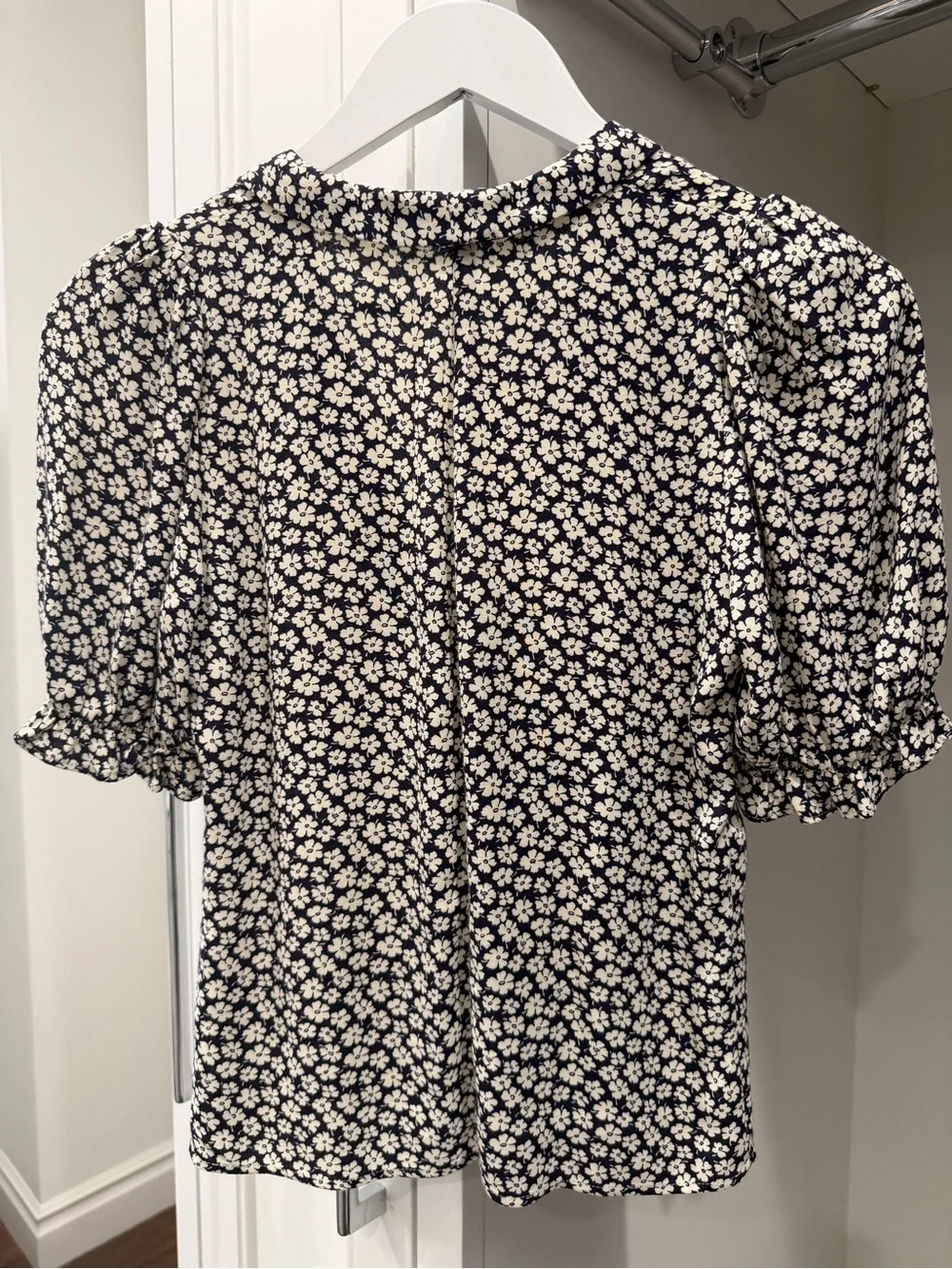 Reformation Navy Floral Puff Sleeve V-Neck Button Front Top - Size 6